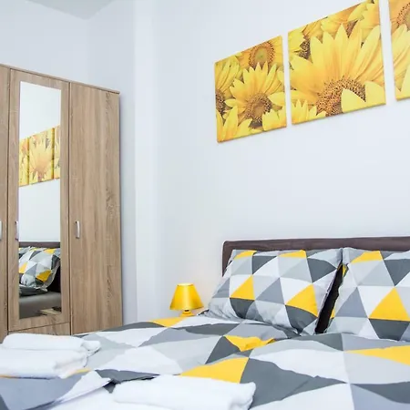 Nina - Near Everywhere You Want To Be Apartment