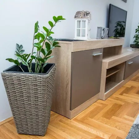 Nina - Near Everywhere You Want To Be Apartment *