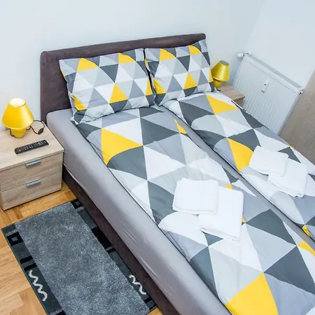 Nina - Near Everywhere You Want To Be Apartment
